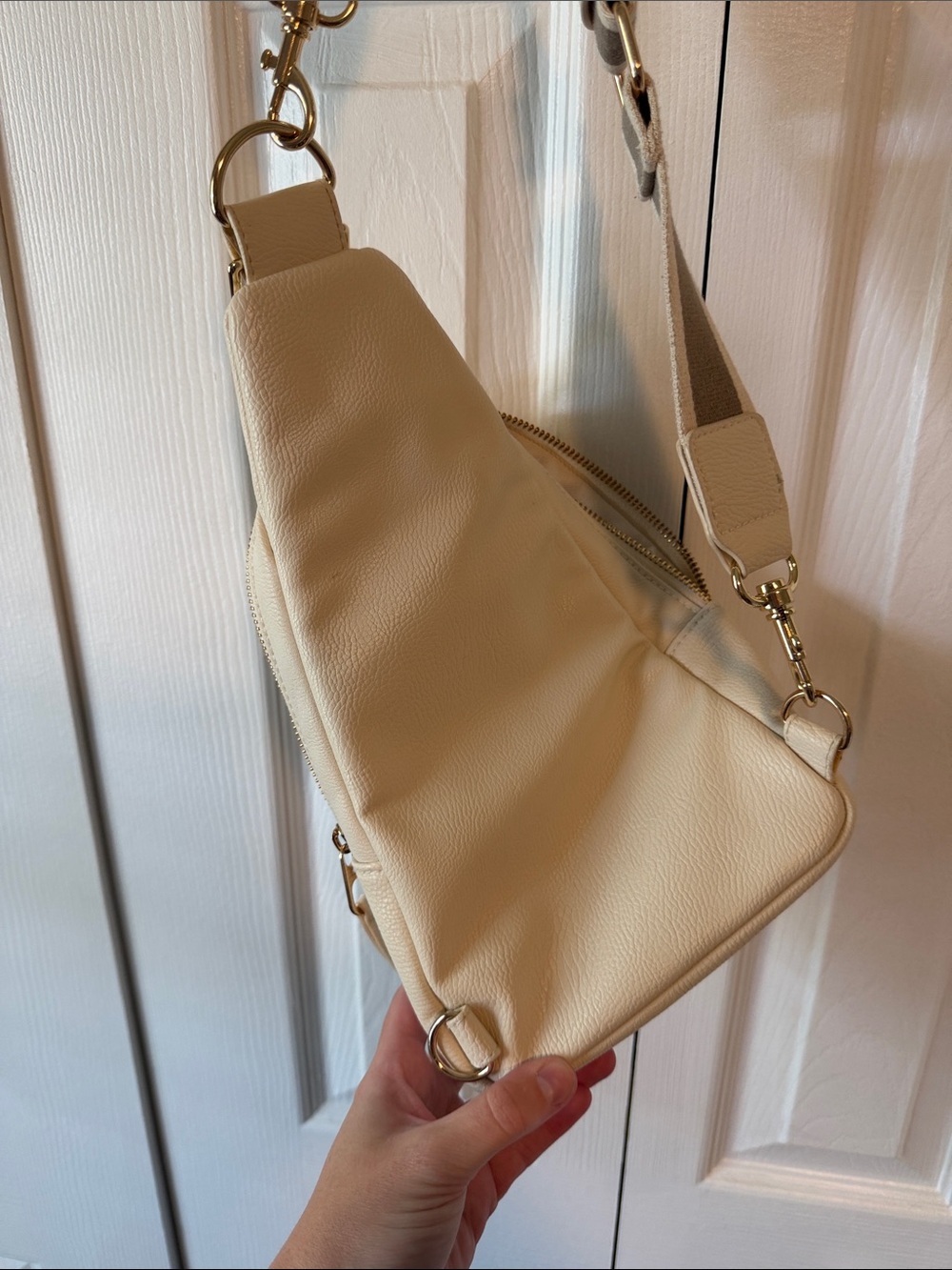 Universal Thread Cream Crossbody - Picture 10 of 10